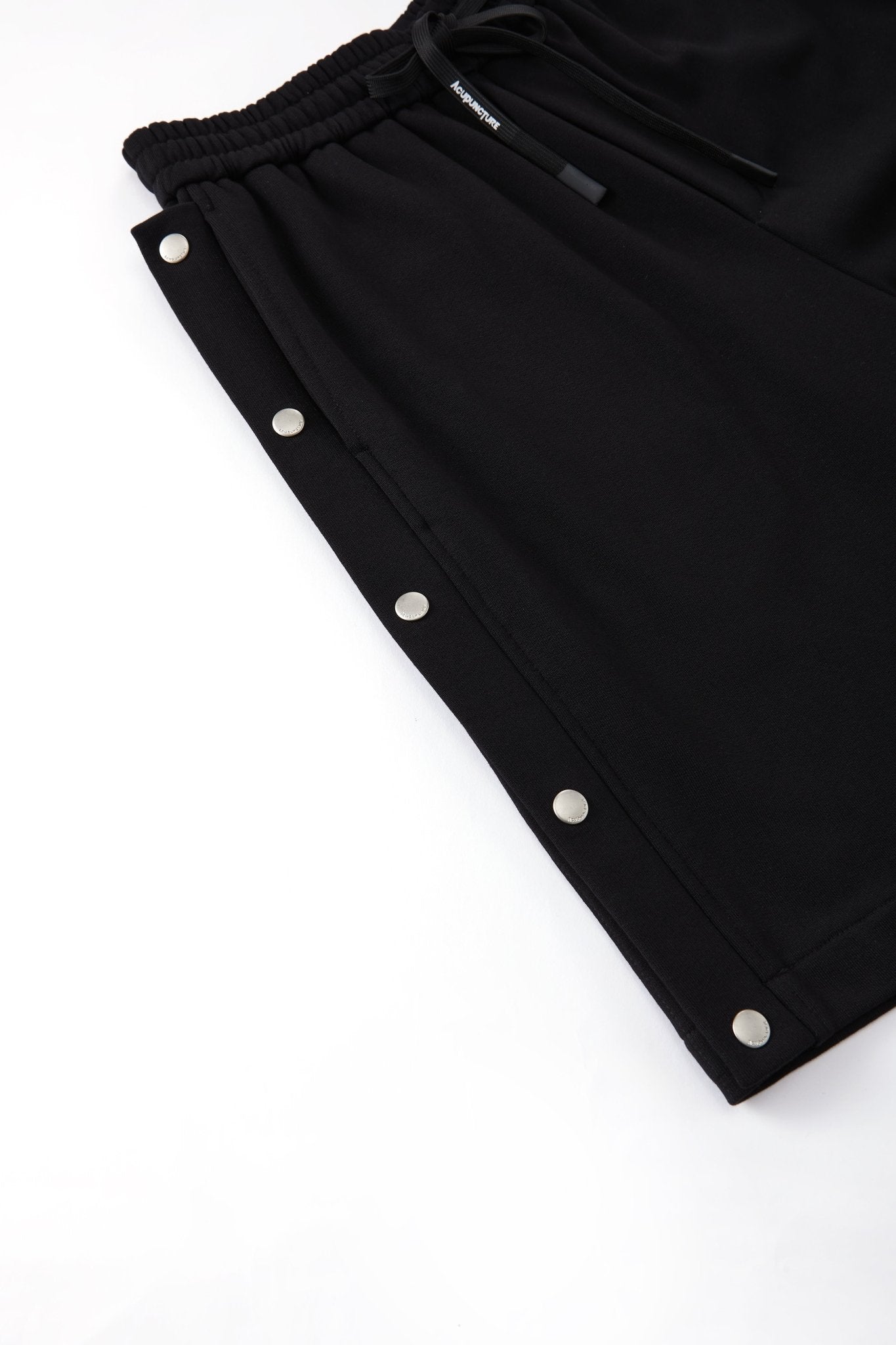 BUTTON SHORTS BLACK Acupuncture