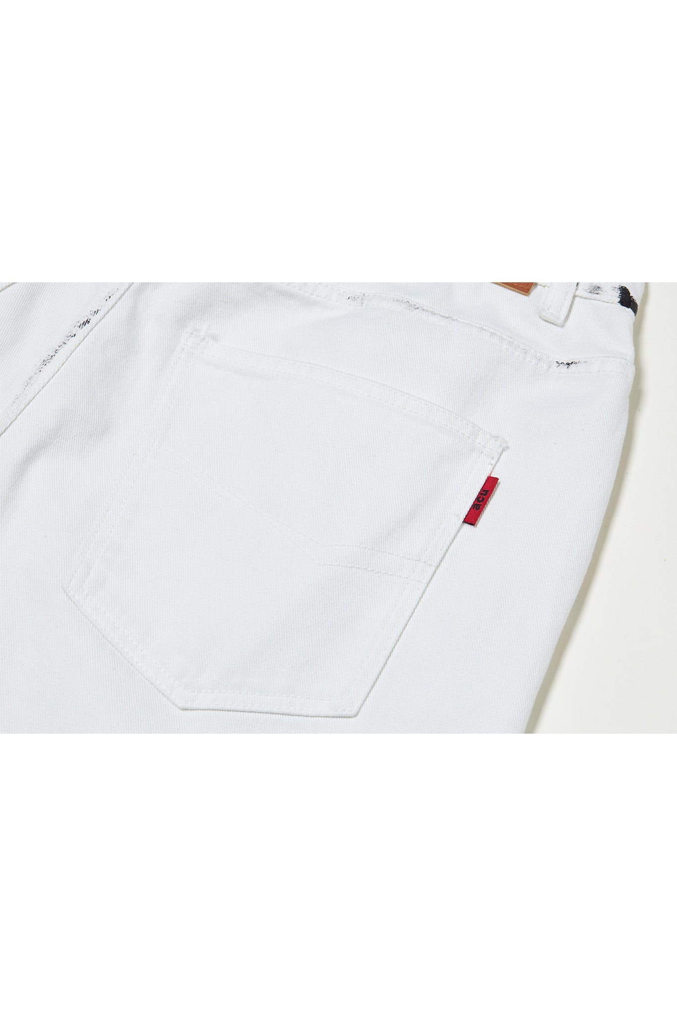 GRAFFITI DENIM PANTS WHITE Acupuncture