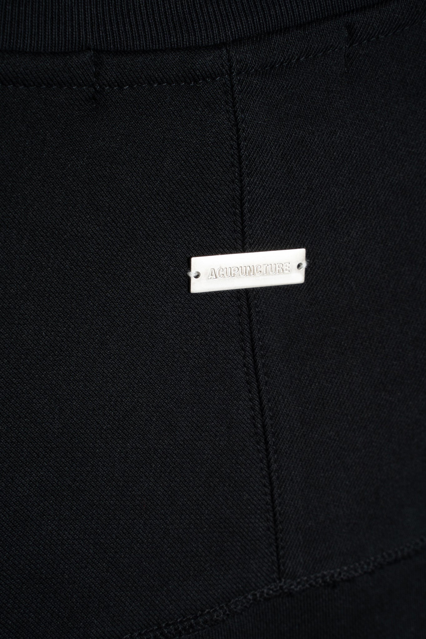 LABEL CREWNECK BLACK Acupuncture